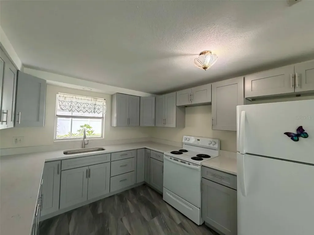 5865 92nd Avenue N Pinellas Park FL 33782