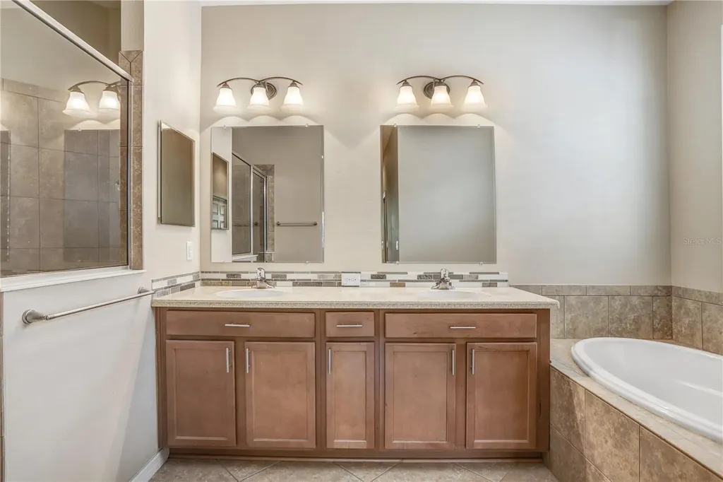 11318 Coventry Grove Circle Lithia FL 33547