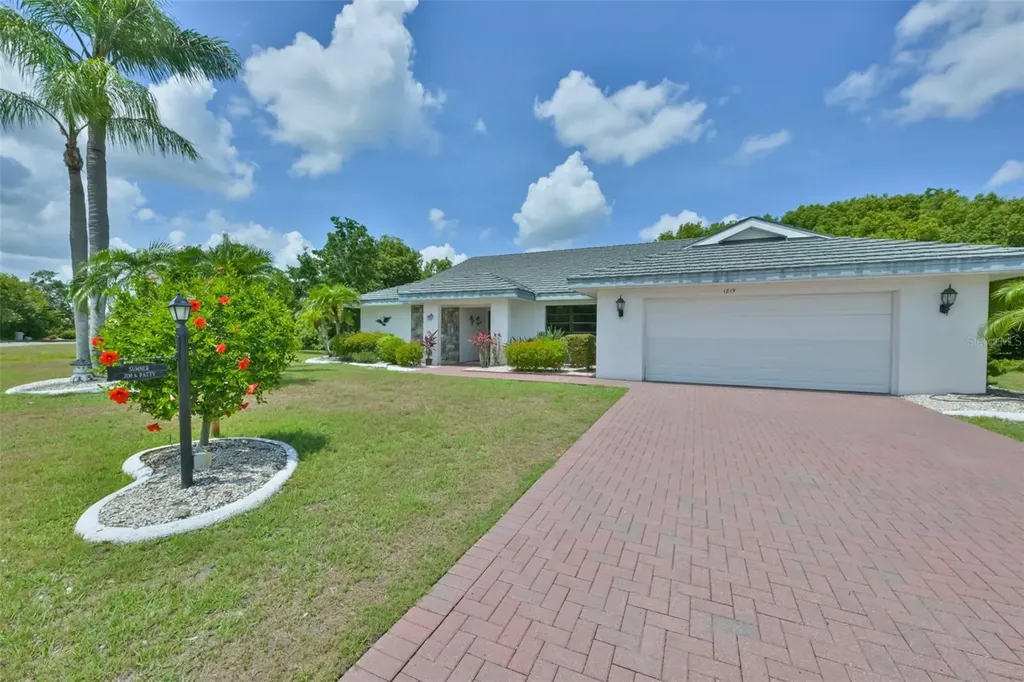 1819 New Bedford Drive Sun City Center FL 33573