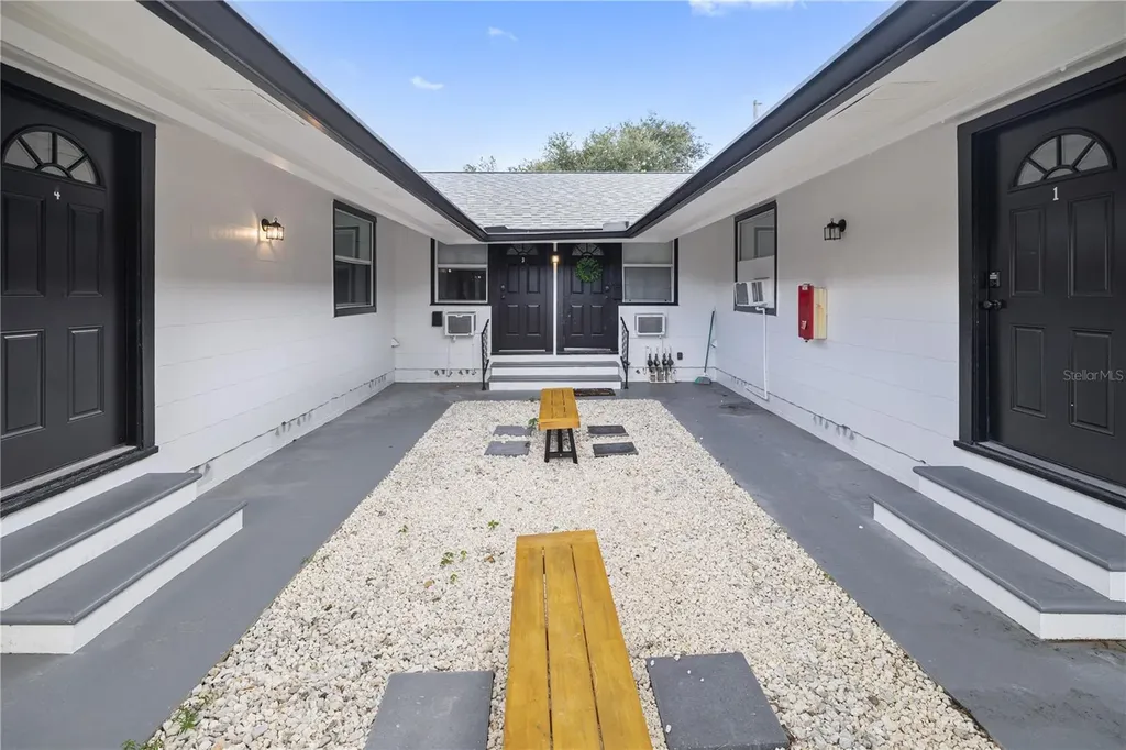 917 30th Avenue N St Petersburg FL 33704