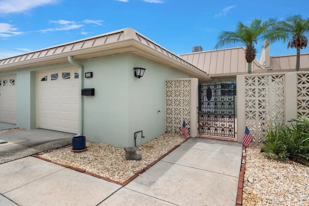 580 Boca Ciega Point Boulevard S St Petersburg FL 33708