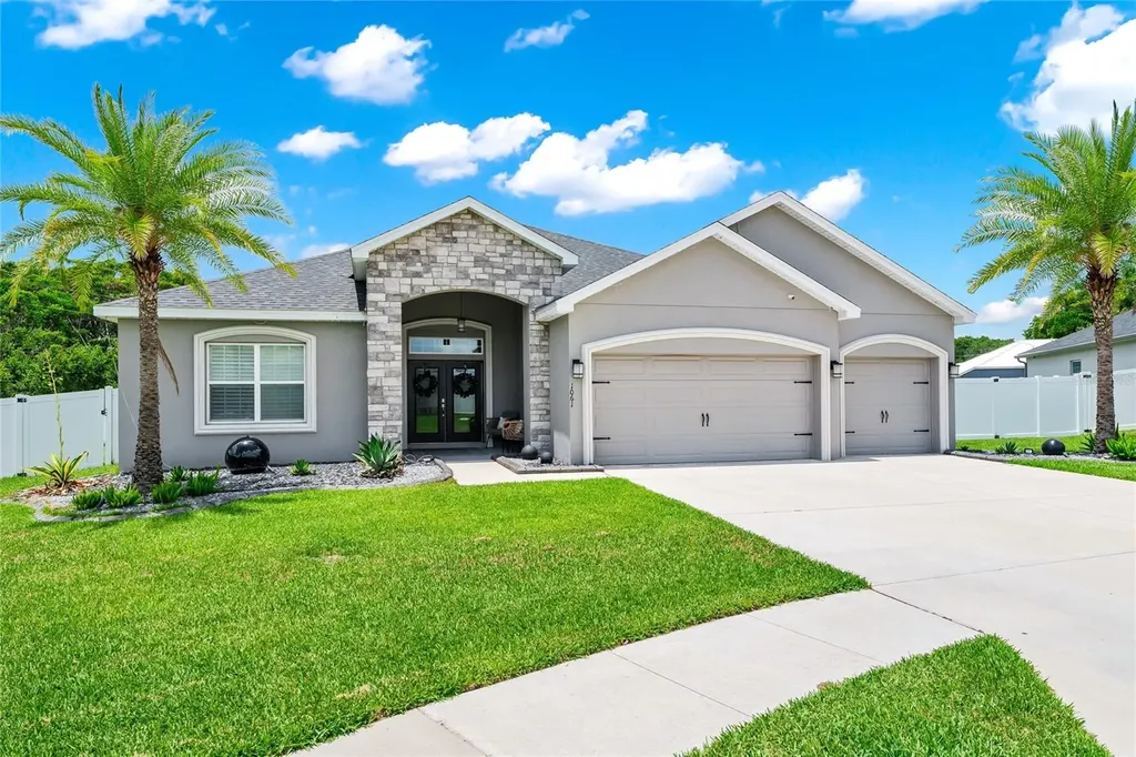 1061 Sandpiper Loop Winter Haven FL 33881