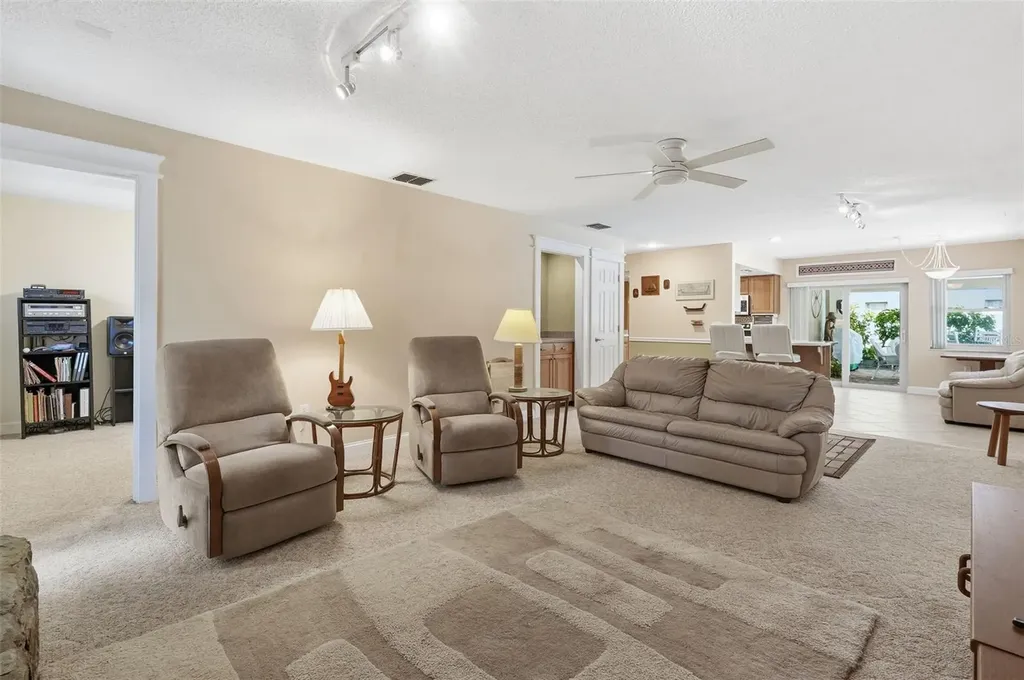 12104 99th Avenue Seminole FL 33772