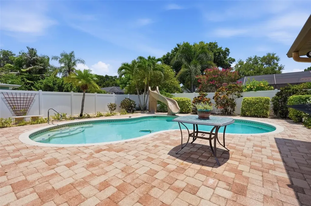 12104 99th Avenue Seminole FL 33772