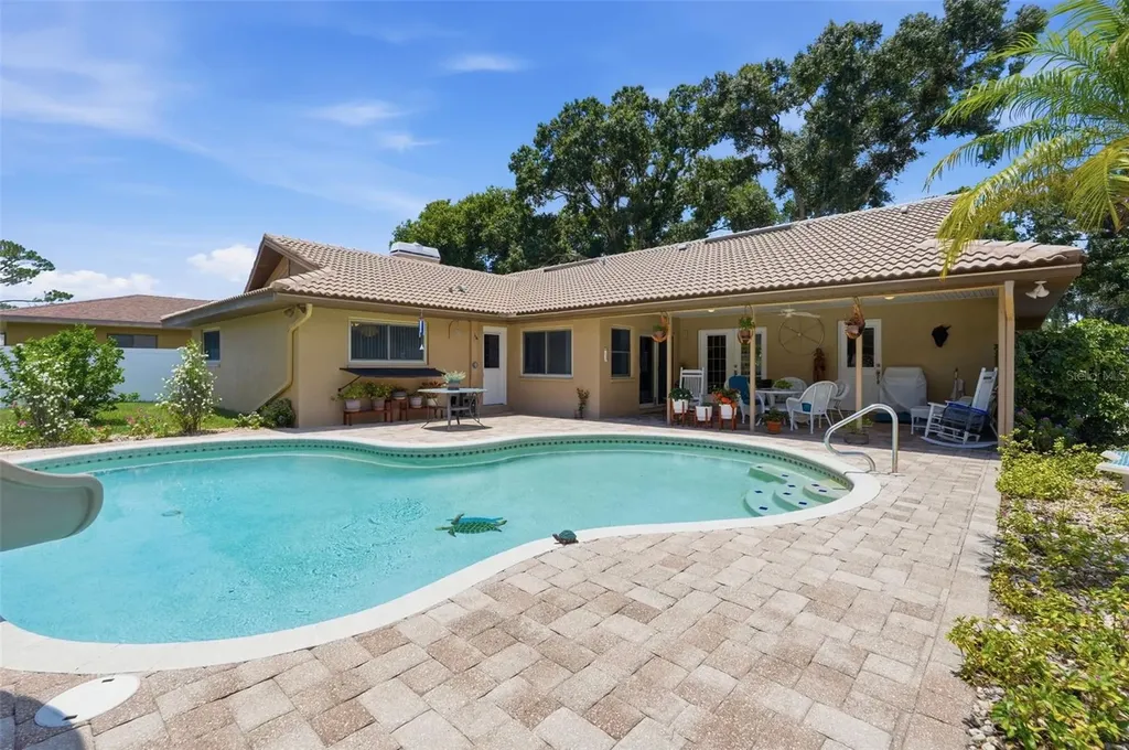 12104 99th Avenue Seminole FL 33772