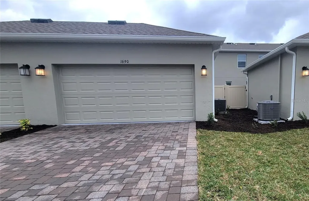 1690 Contentment Loop Kissimmee FL 34744