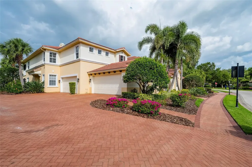 9453 NE Discovery Terrace Bradenton FL 34212
