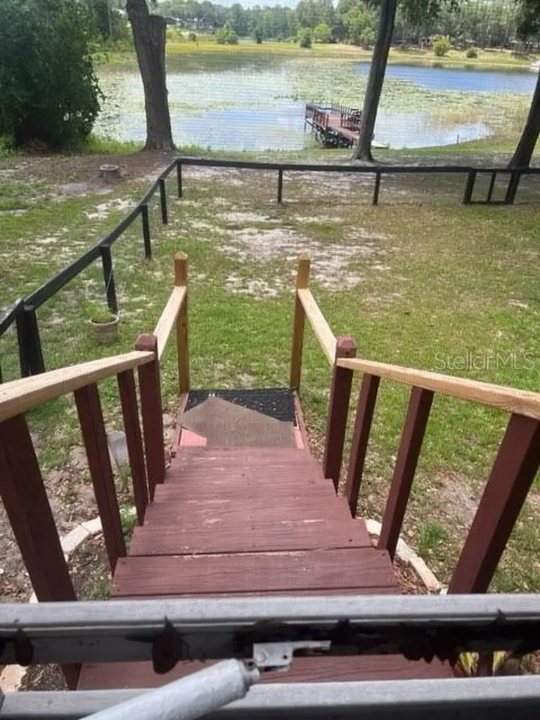 16684 SE 54th Street Ocklawaha FL 32179
