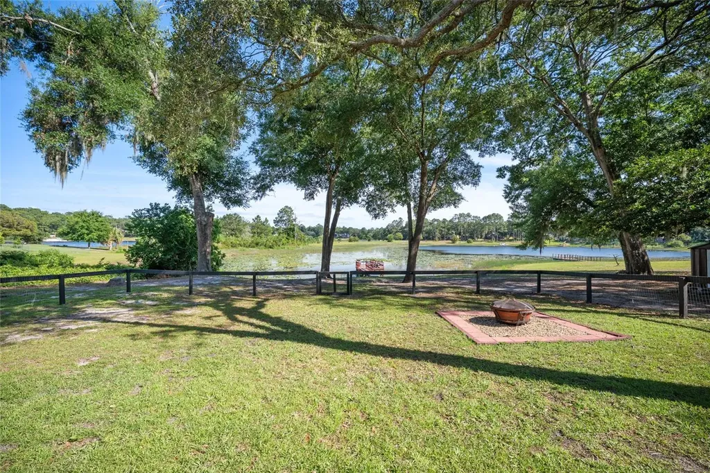 16684 SE 54th Street Ocklawaha FL 32179