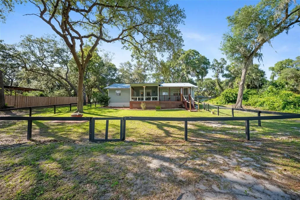 16684 SE 54th Street Ocklawaha FL 32179