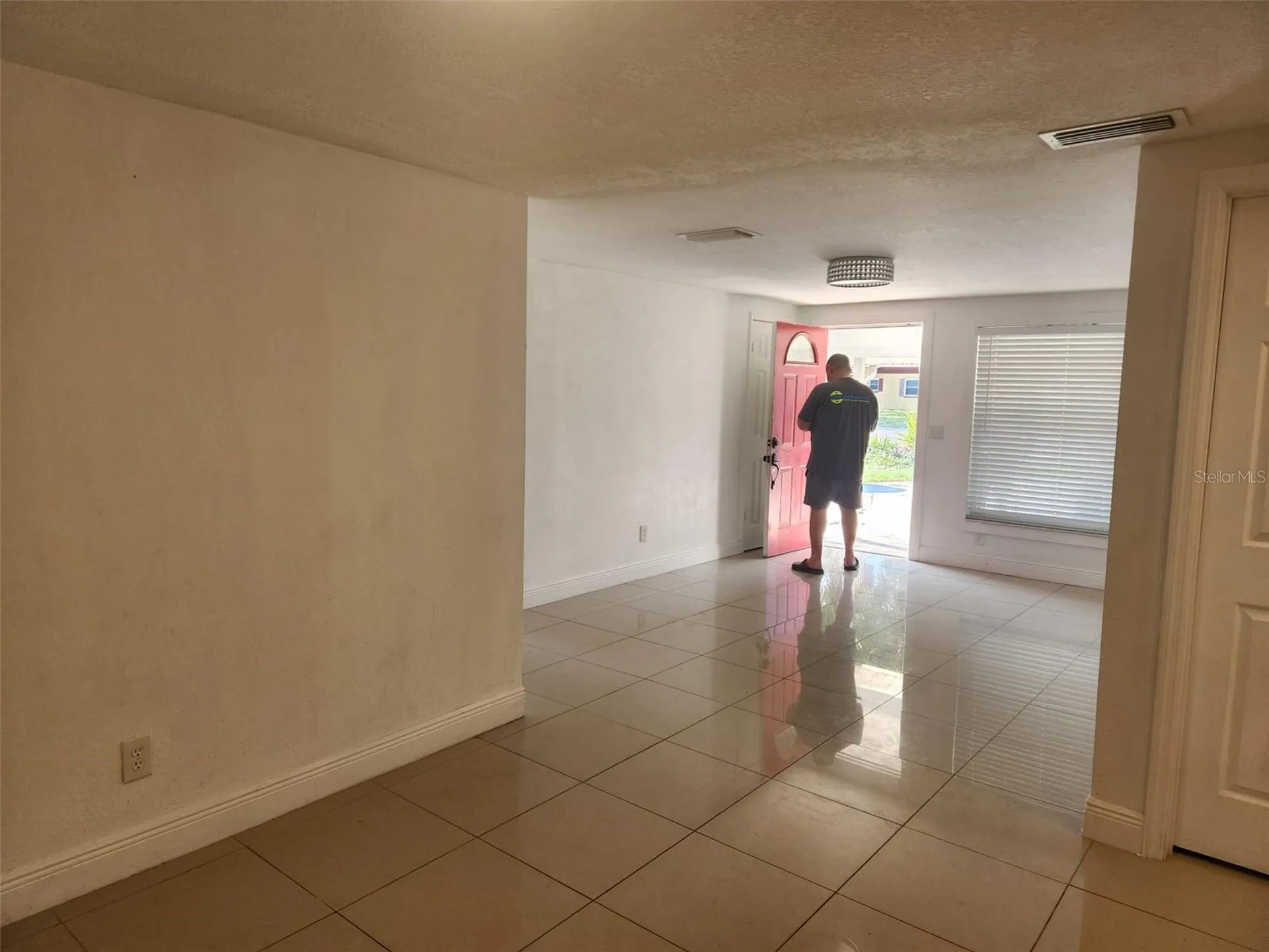 8518 Woodlake Drive Tampa FL 33615
