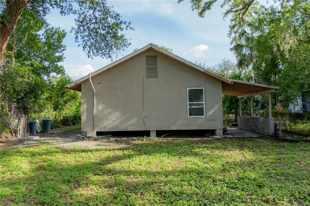 1906 E Caracas Street Tampa FL 33610