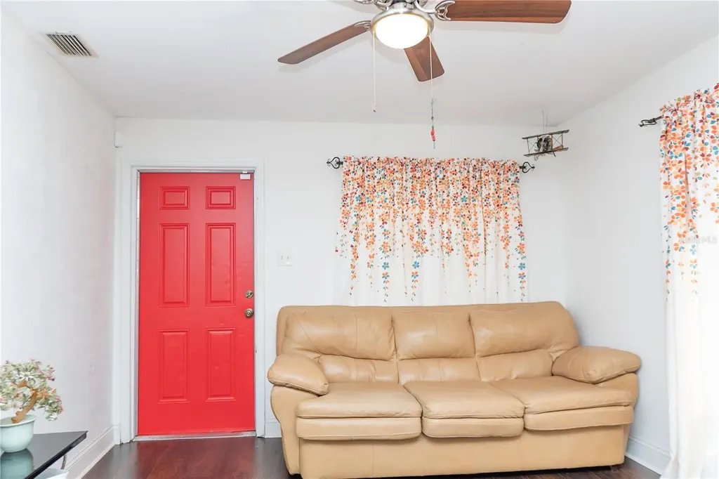 1906 E Caracas Street Tampa FL 33610