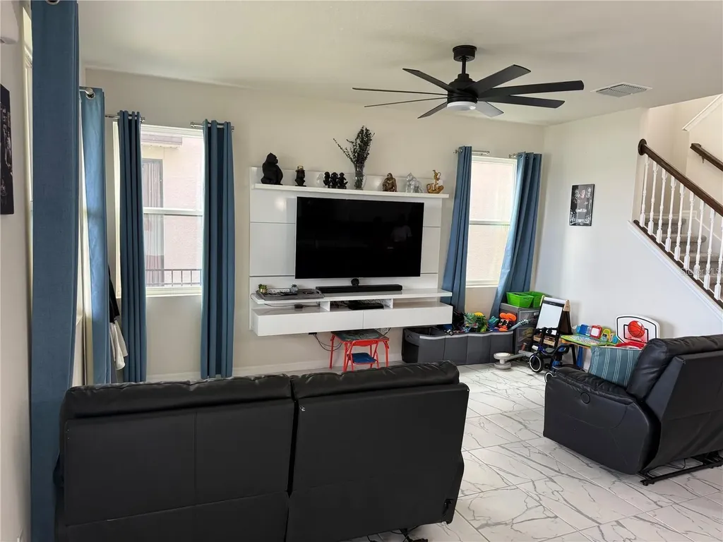 2489 Blowing Breeze Avenue Kissimmee FL 34744