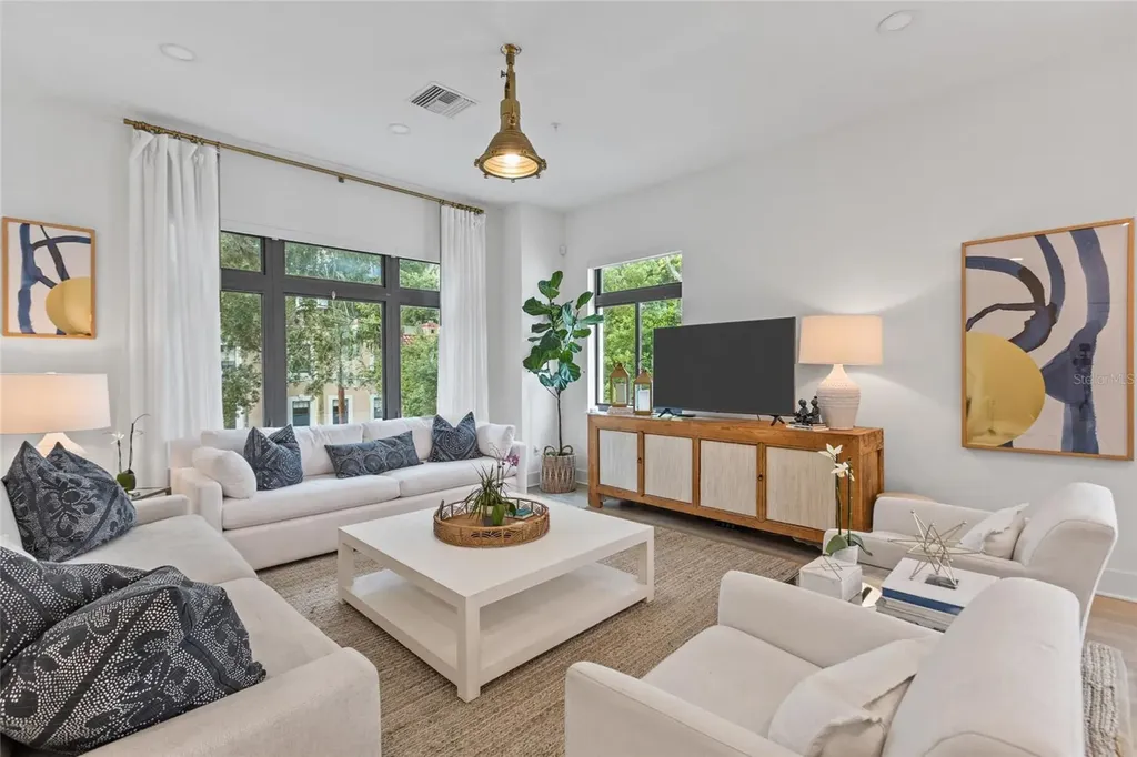 218 Park Lake Street Orlando FL 32803