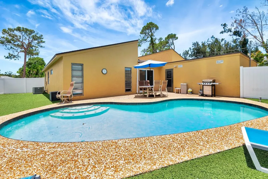 2315 Riverwood Pines Drive Sarasota FL 34231