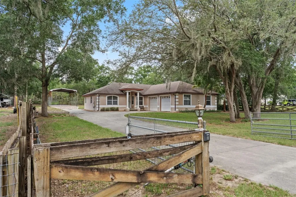 25335 Mardon Circle Paisley FL 32767