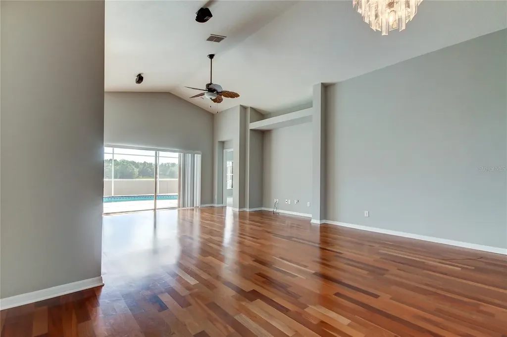 18829 Maisons Drive Lutz FL 33558