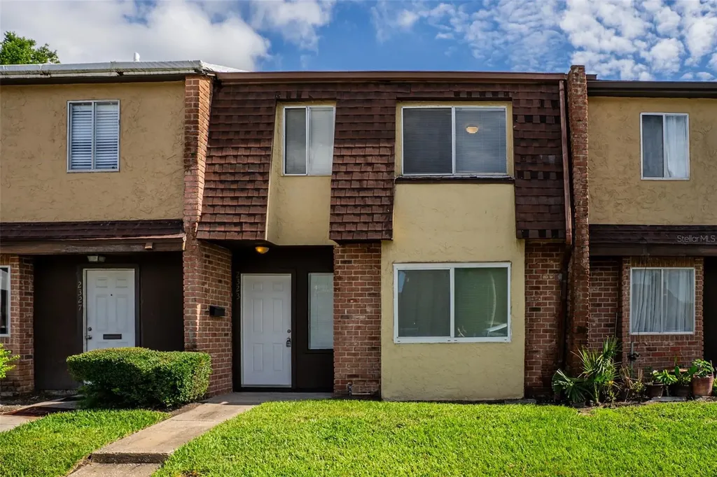 2323 Huntington Green Court Orlando FL 32839