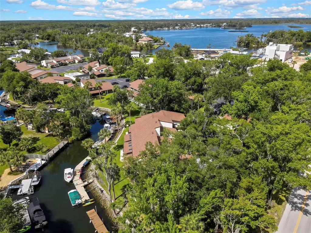 1637 SE Paradise Circle Crystal River FL 34429