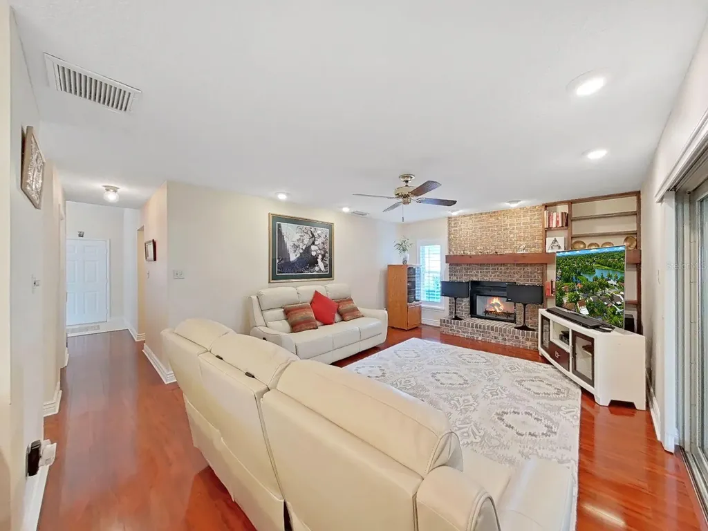 1367 Corner Oaks Drive Brandon FL 33510