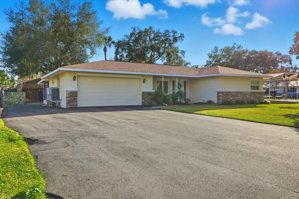 1840 NW 18th Street Crystal River FL 34428