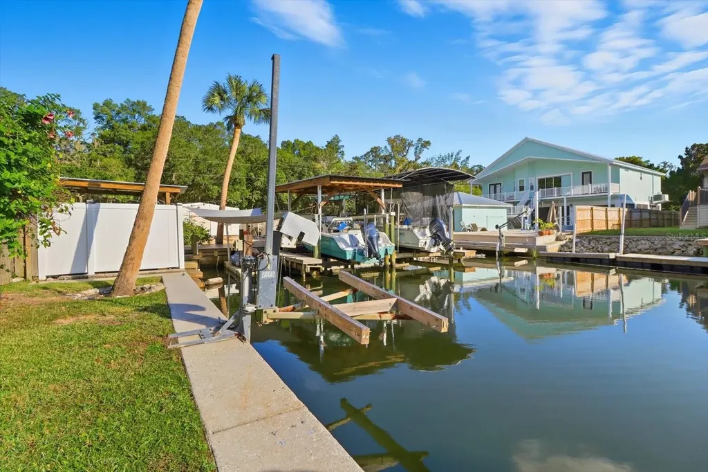 1840 NW 18th Street Crystal River FL 34428