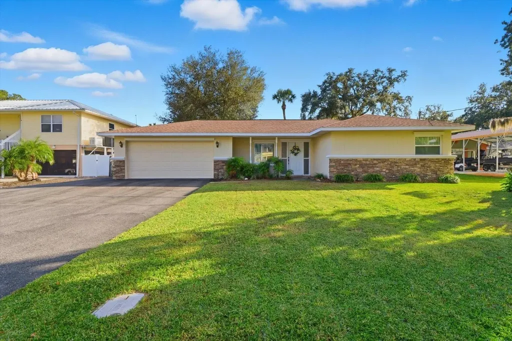 1840 NW 18th Street Crystal River FL 34428