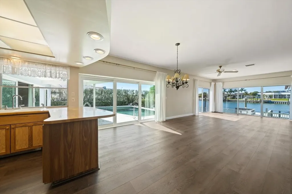 878 Harbor Island Clearwater Beach FL 33767