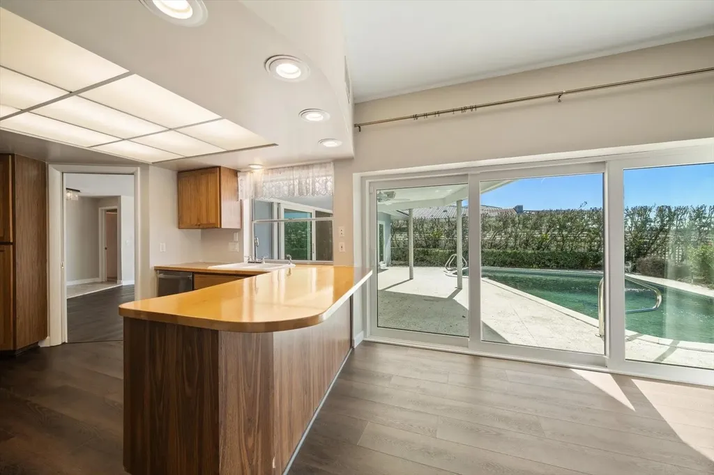 878 Harbor Island Clearwater Beach FL 33767