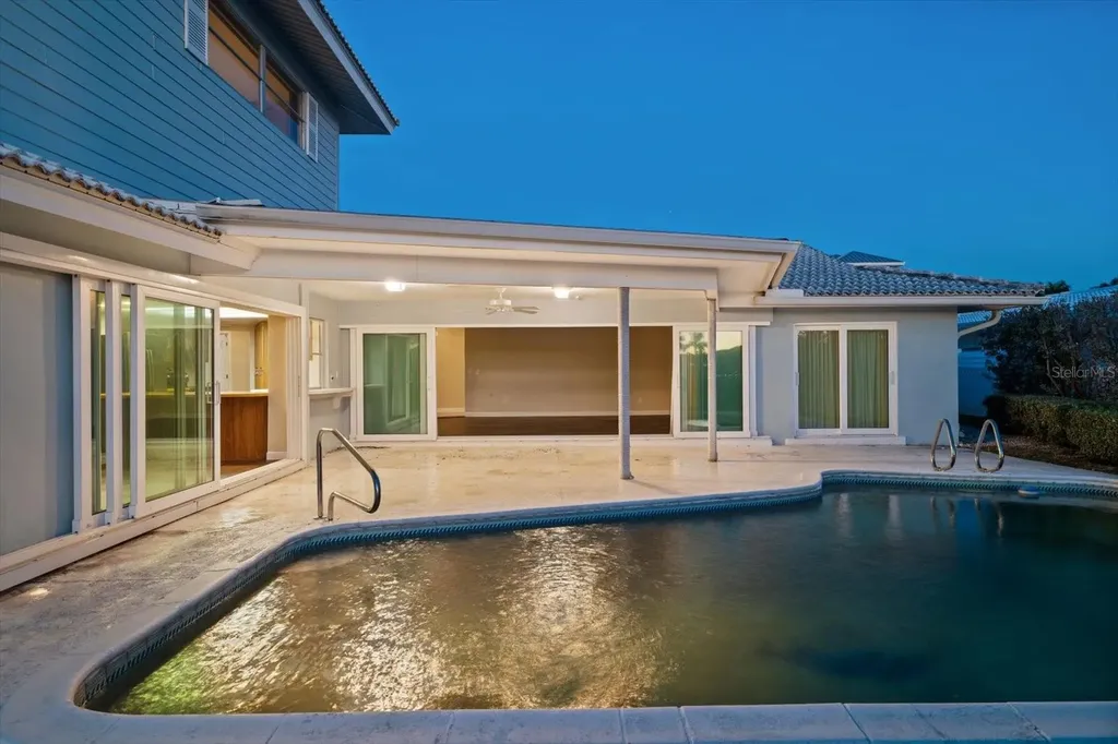 878 Harbor Island Clearwater Beach FL 33767