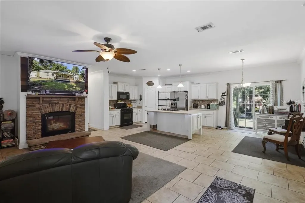 105 Troupe Road San Mateo FL 32187