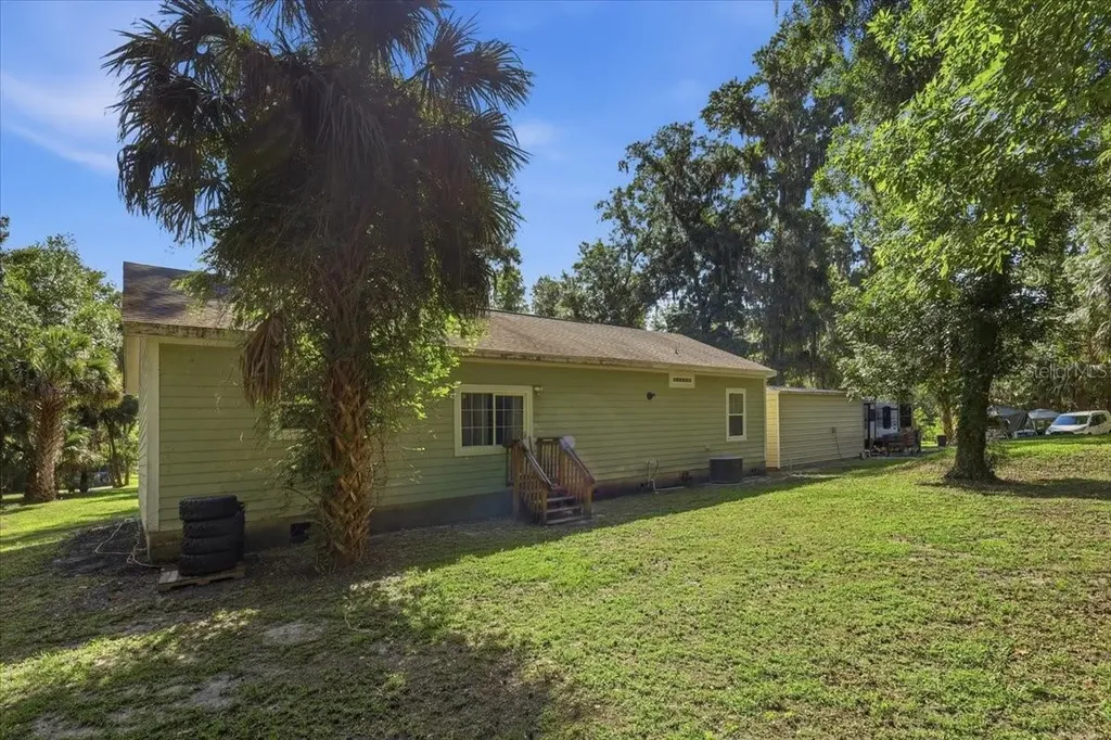 105 Troupe Road San Mateo FL 32187