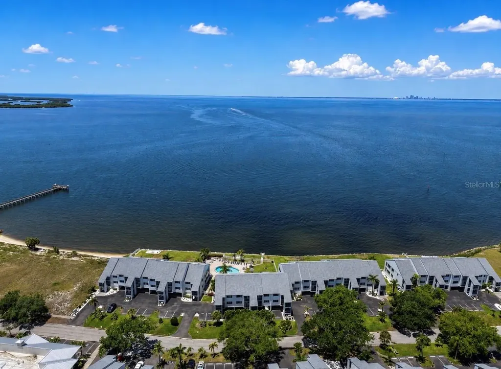 810 Bahia Del Sol Drive Ruskin FL 33570