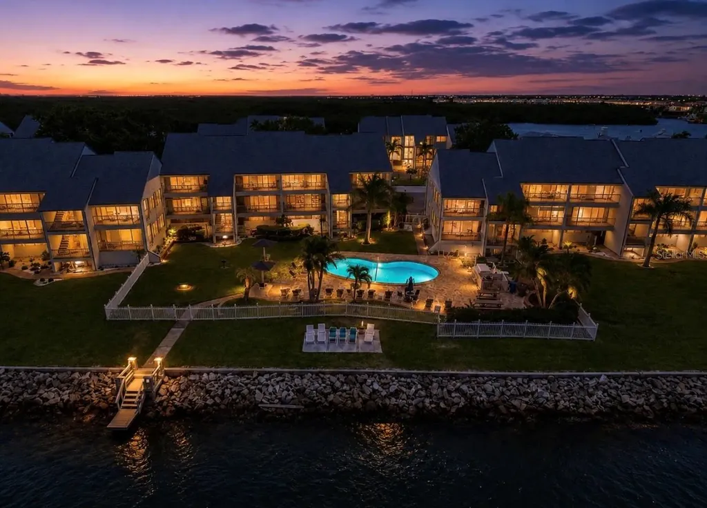 810 Bahia Del Sol Drive Ruskin FL 33570