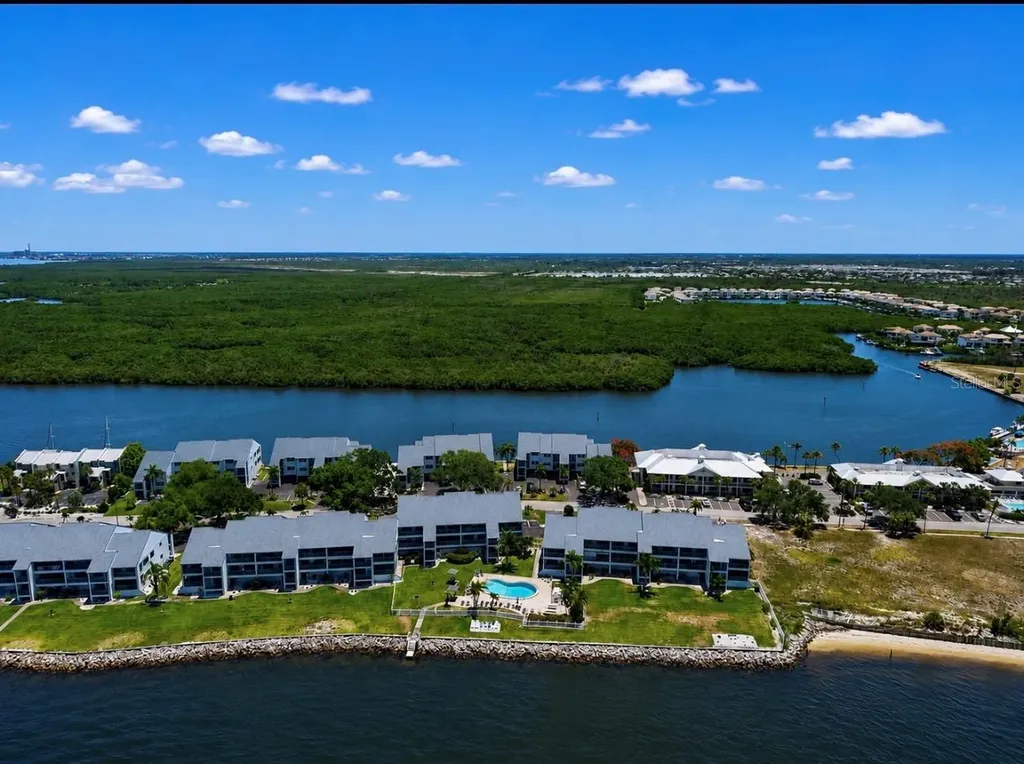 810 Bahia Del Sol Drive Ruskin FL 33570