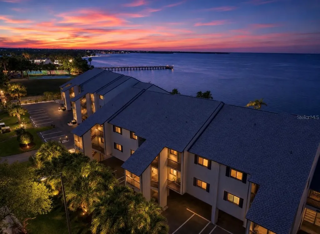 810 Bahia Del Sol Drive Ruskin FL 33570