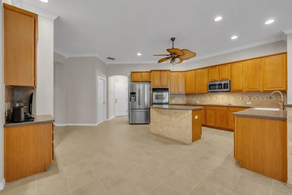 6122 Kestrelpark Drive Lithia FL 33547