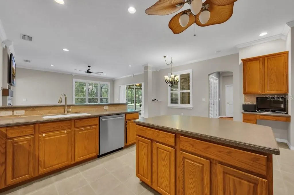 6122 Kestrelpark Drive Lithia FL 33547