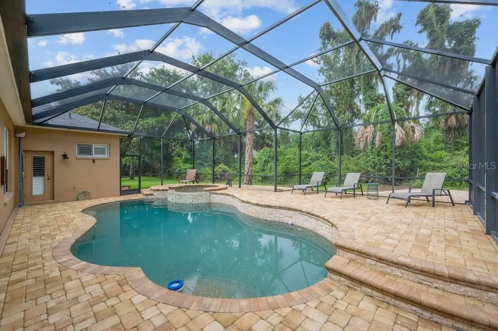6122 Kestrelpark Drive Lithia FL 33547