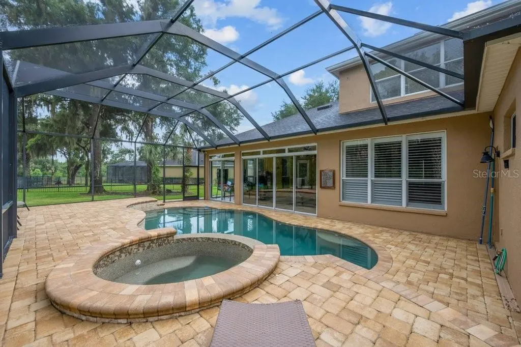 6122 Kestrelpark Drive Lithia FL 33547