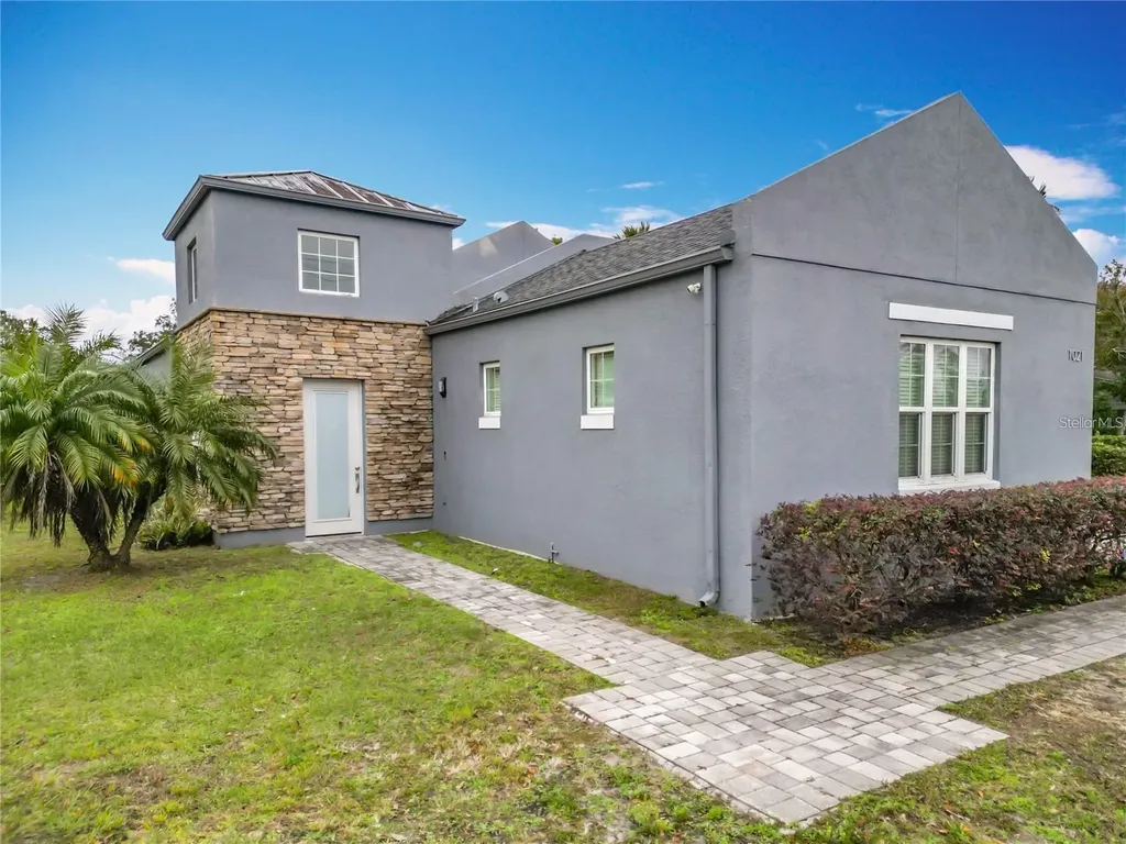1021 W 25th Street Sanford FL 32771