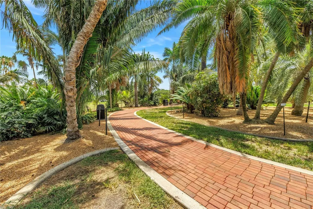 1100 N Shore Drive NE St Petersburg FL 33701