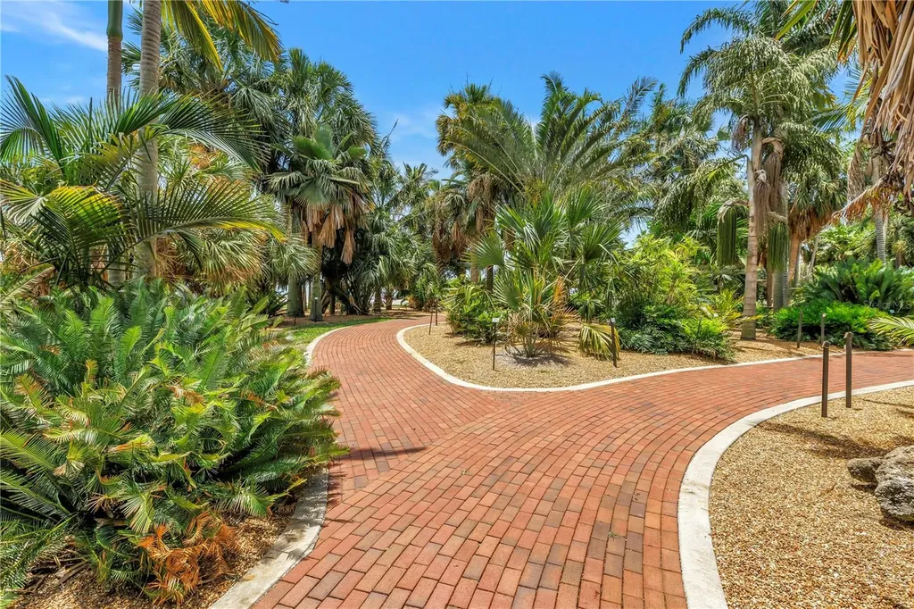 1100 N Shore Drive NE St Petersburg FL 33701