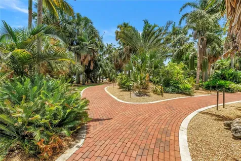 1100 N Shore Drive NE St Petersburg FL 33701