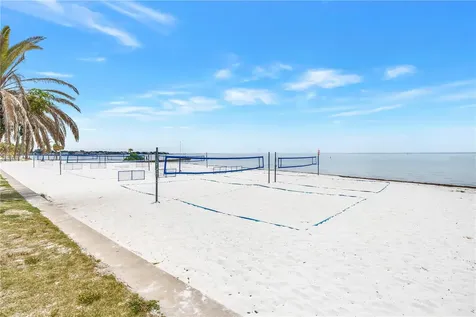 1100 N Shore Drive NE St Petersburg FL 33701