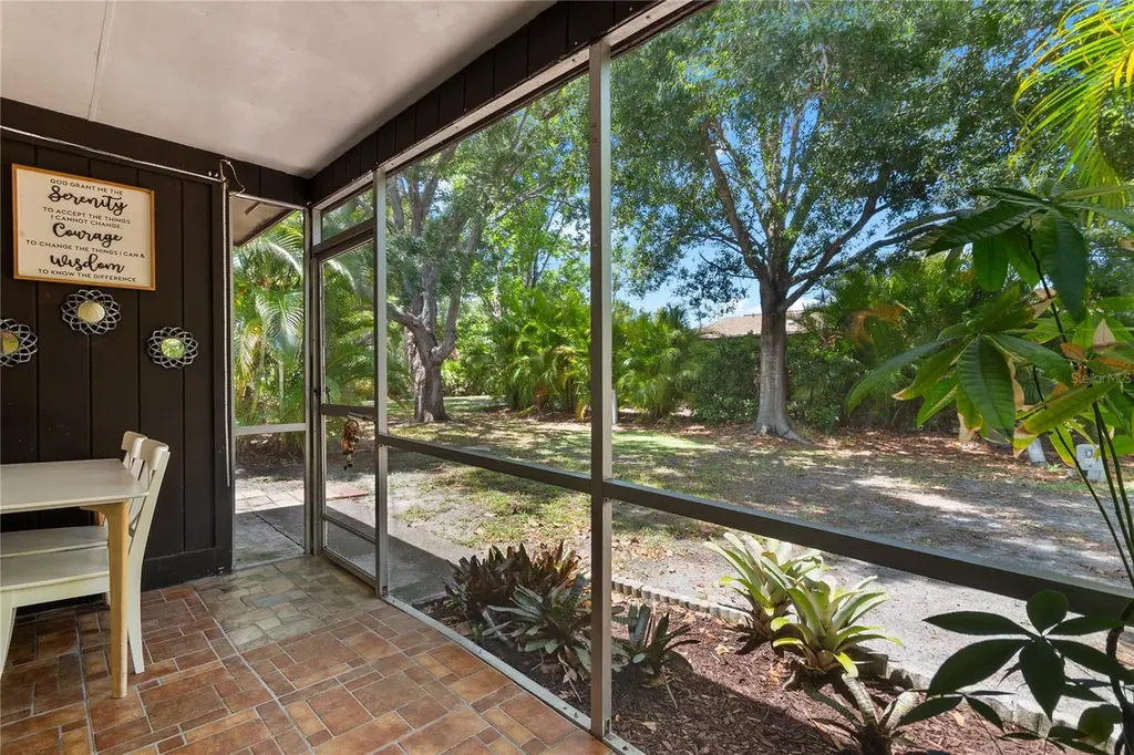 9834 87th Street Seminole FL 33777