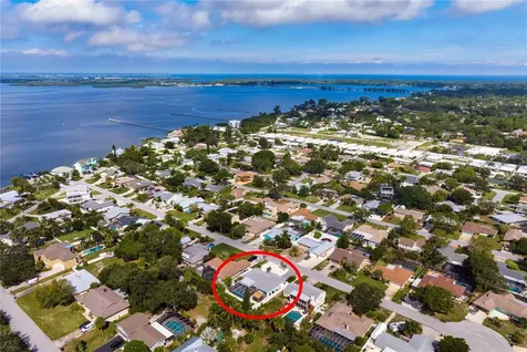 7719 25th Avenue W Bradenton FL 34209