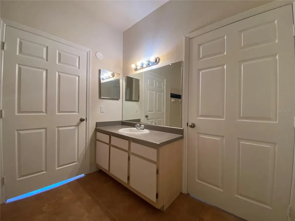6025 Westgate Drive Orlando FL 32835