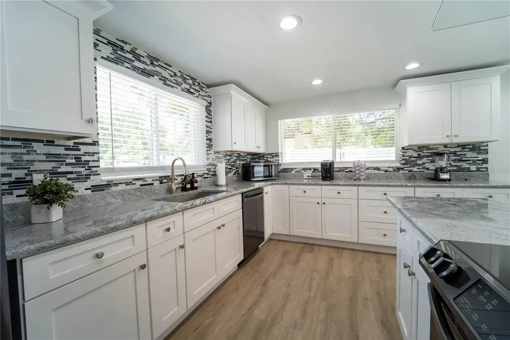 39352 County Road 54 Zephyrhills FL 33542
